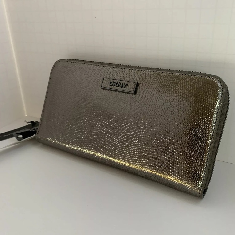 DKNY EMBOSSED METALLIC LEATHER CONTINENTAL WALLET